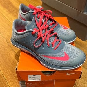 NIKE Women’s Authentic FS Lite Run 2 Sneakers Size 6.5 Gray